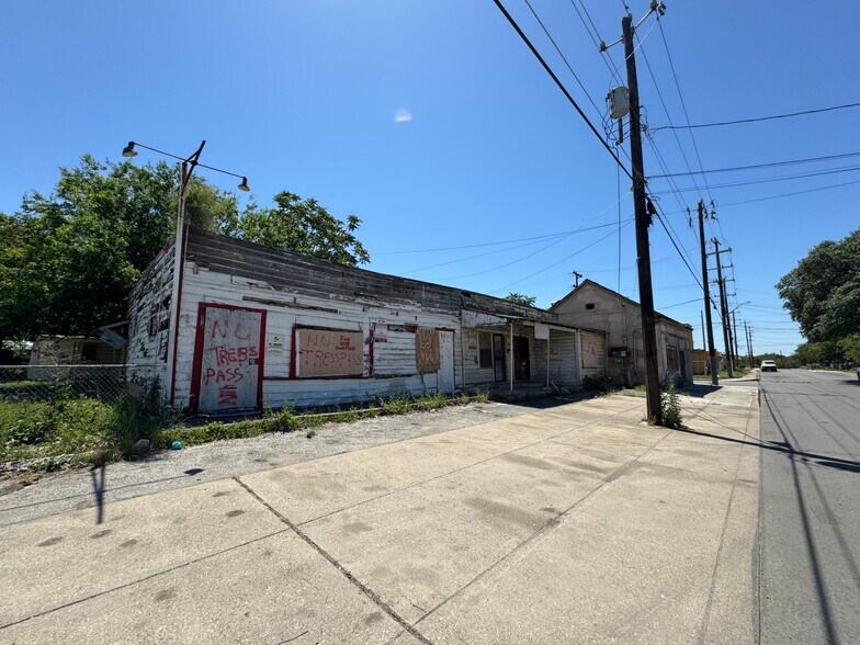 More Photos Of 910-920 Clark Ave, San Antonio Specialty For Sale