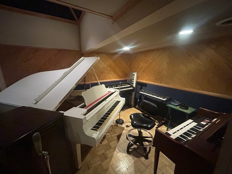 More Photos Of 648 W Iris Dr, Nashville Office For Sale