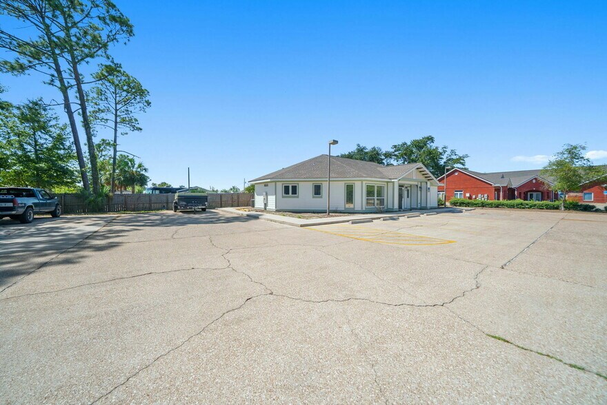 More Photos Of 2567 Huntcliff Ln, Panama City Medical For Lease