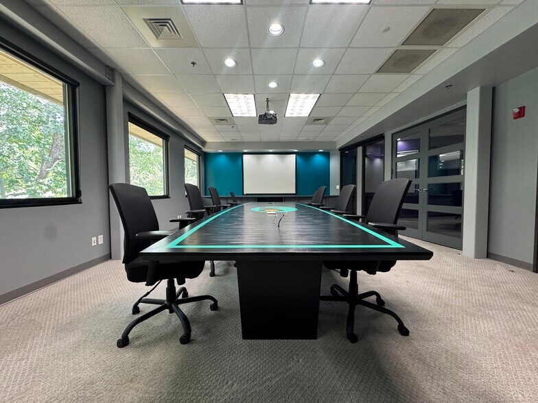 More Photos Of 8500 Bluffstone Cv, Austin Office For Sale