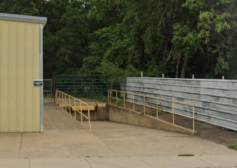 More Photos Of 908 E North St, Salina Warehouse For Lease