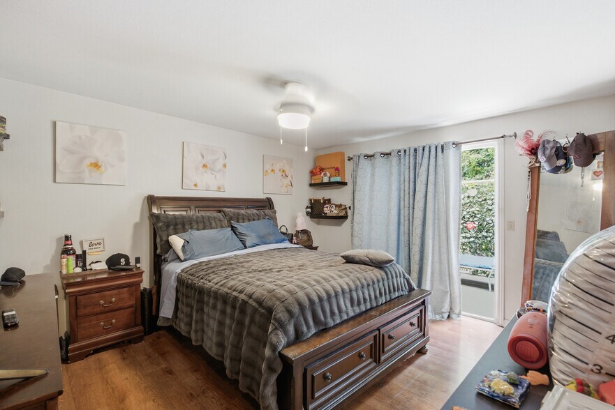 More Photos Of 1584 Chanticleer Ave, Santa Cruz Apartments For Sale