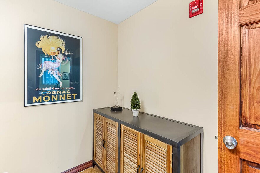 More Photos Of 824 W Superior St, Chicago Office Residential For Sale
