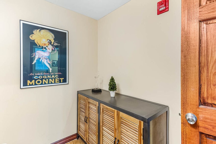 More Photos Of 824 W Superior St, Chicago Office Residential For Sale