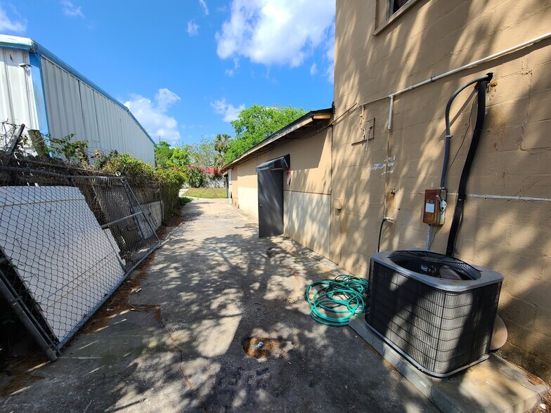 More Photos Of 330 Madison Ave, Daytona Beach Bar For Sale