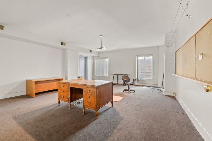 More Photos Of 429 N Eutaw St, Baltimore Office For Sale