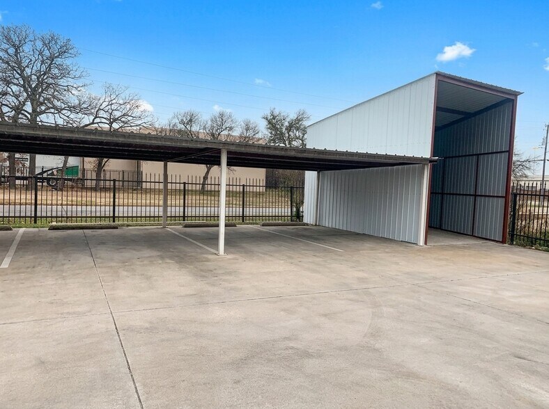 More Photos Of 11211 Ables Ln, Dallas Flex For Lease