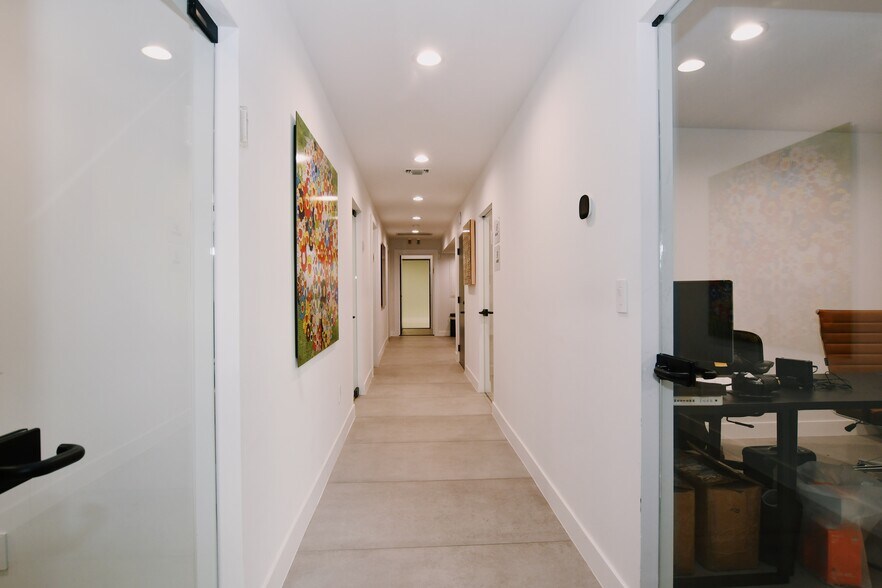 More Photos Of 1104 S Robertson Blvd, Los Angeles Office For Lease