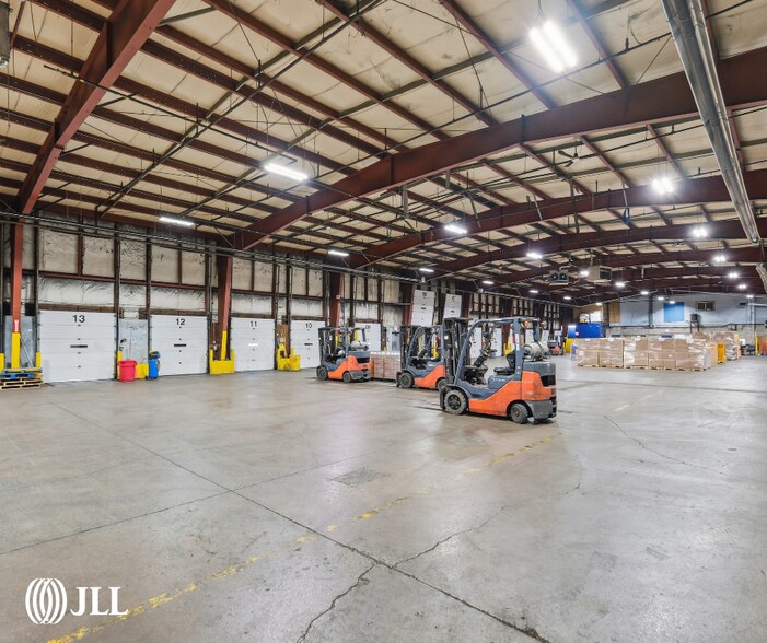 More Photos Of 6445 Van Deemter Crt, Mississauga Distribution For Lease
