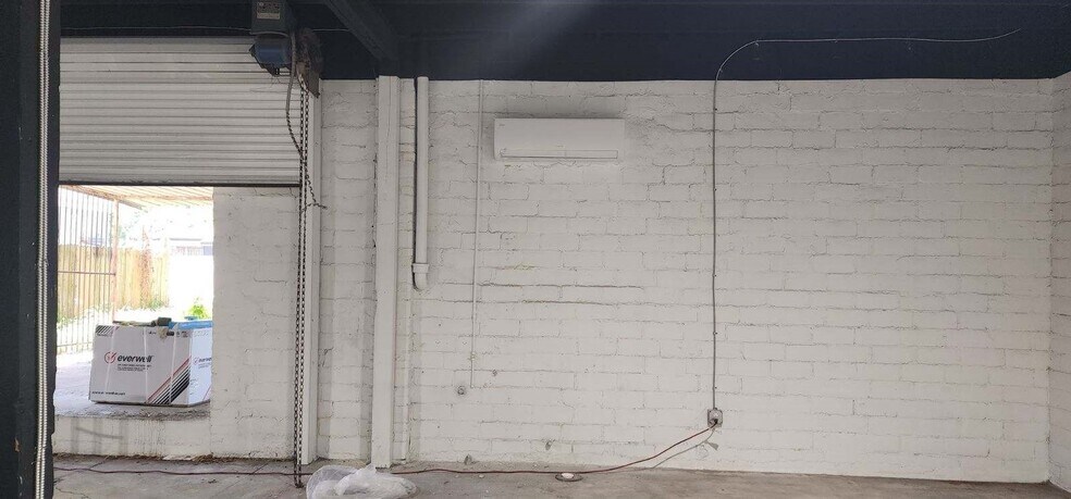 More Photos Of 1704 W Cherry St, Tampa Light Manufacturing For Sale