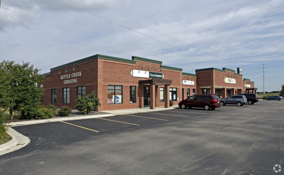 More Photos Of 2625 Development Dr, Green Bay Storefront Retail Office For Lease