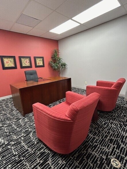 More Photos Of 300 Olive St, Texarkana Office For Lease