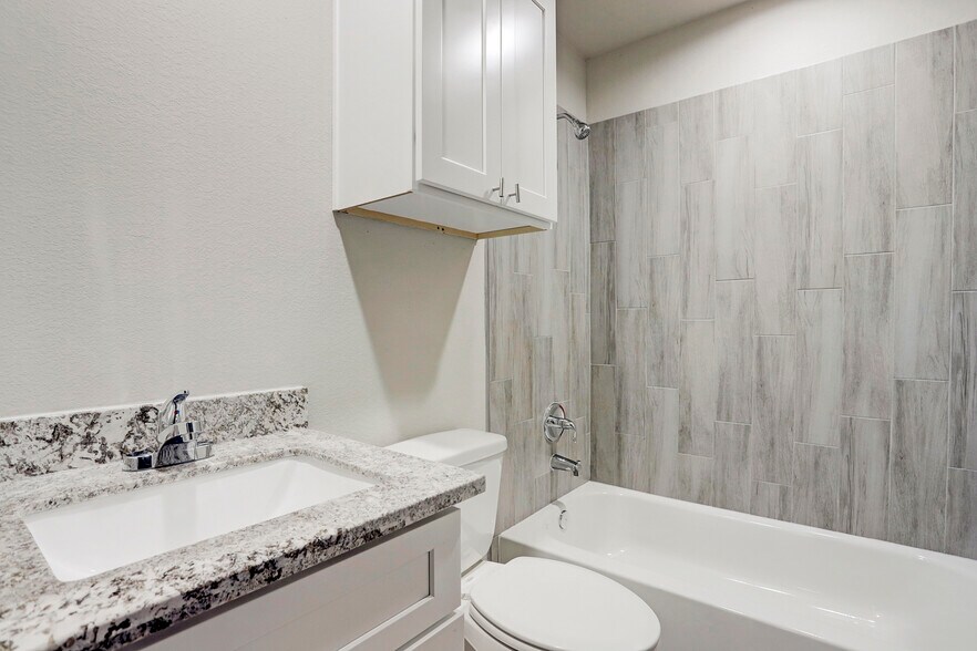More Photos Of 4610 Denmark St, Houston Multifamily For Sale
