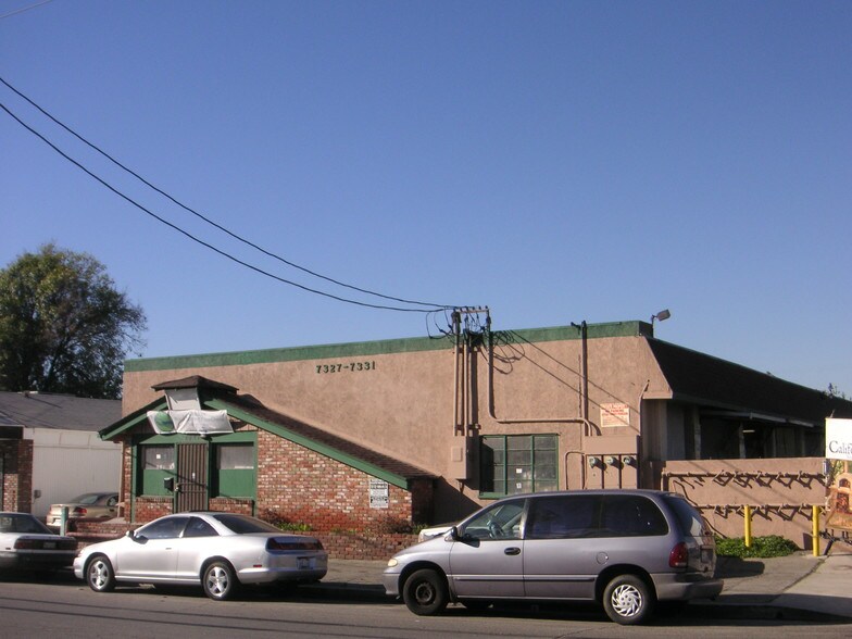 More Photos Of 7331 Varna Ave, North Hollywood Warehouse For Lease