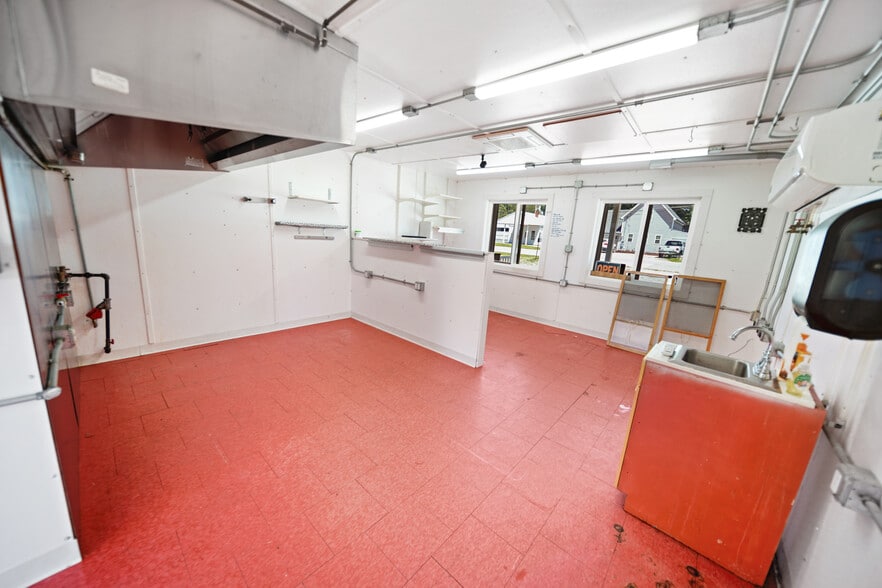 More Photos Of 503 Main st, New Sharon General Retail For Sale
