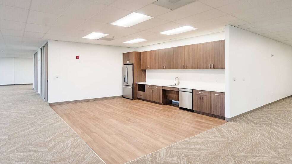 More Photos Of 9601 Amberglen Blvd, Austin Office For Lease
