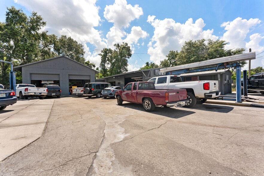 More Photos Of 1814 S Parsons Ave, Seffner Auto Dealership For Sale