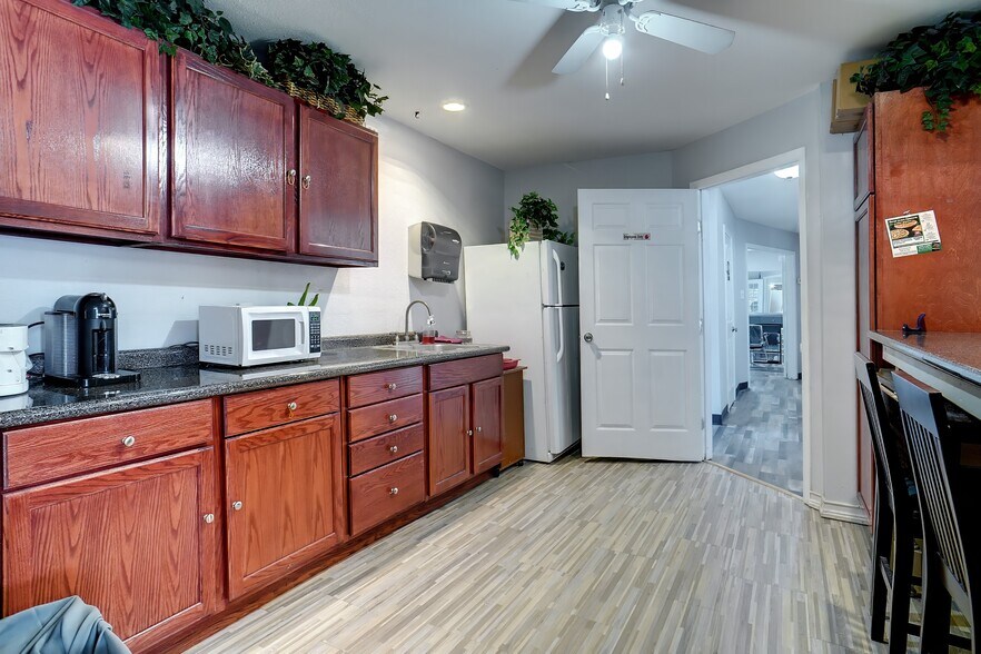 More Photos Of 7298 Glenview Dr, North Richland Hills Freestanding For Sale