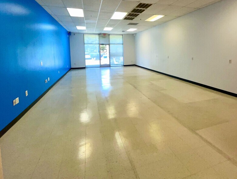 More Photos Of 179 Hancock St, Gallatin Storefront For Lease