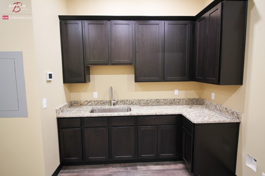 More Photos Of 12 Truss Dr, Boerne General Retail For Sale