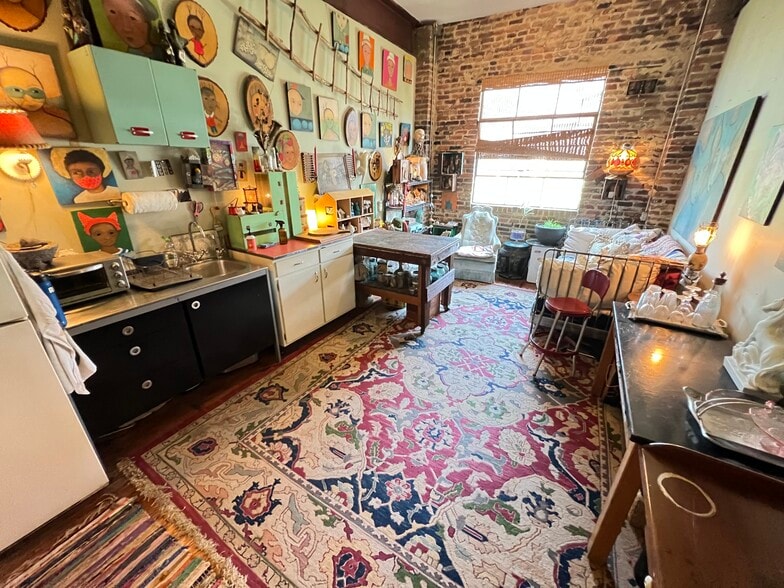 More Photos Of 1438-1442 Light St, Baltimore Showroom For Sale