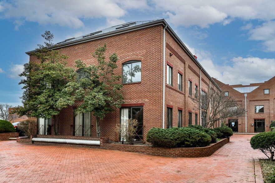 More Photos Of 105 Oronoco St, Alexandria Office For Lease