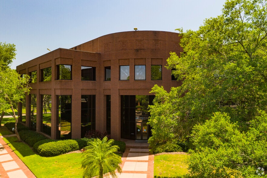 More Photos Of 3922 Coconut Palm Dr, Tampa Office For Sale