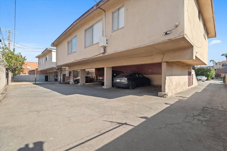 More Photos Of 2917 S Mansfield Ave, Los Angeles Apartments For Sale