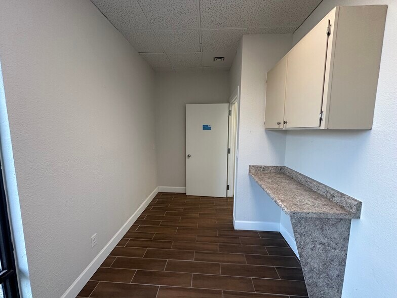 More Photos Of 1280 Hawkins Blvd, El Paso Office For Lease