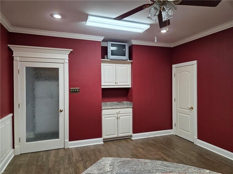 More Photos Of 1065 Muller Pky, Westwego Office For Sale
