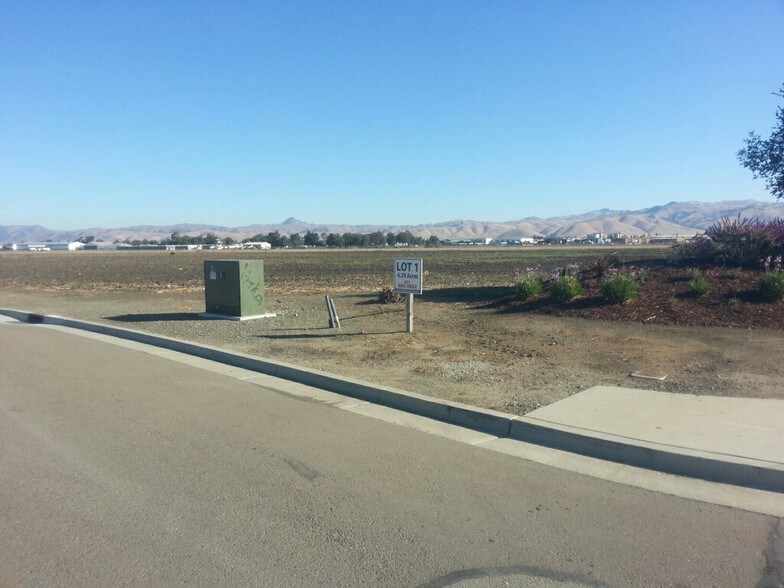 More Photos Of 400 Flynn Rd, Hollister Land For Sale