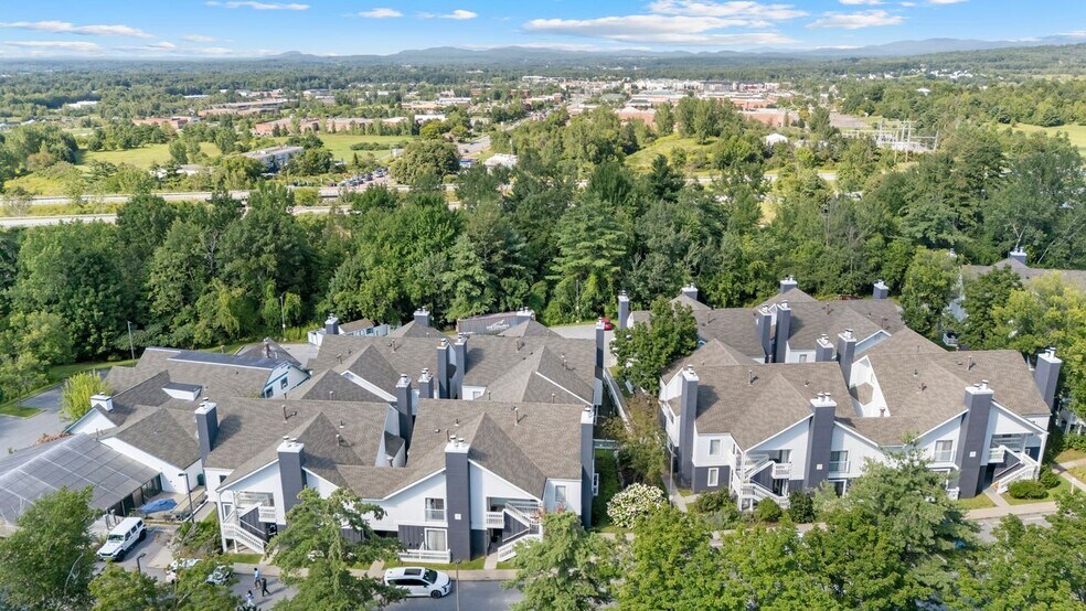 More Photos Of 35 Hurricane Ln, Williston Hotel For Sale