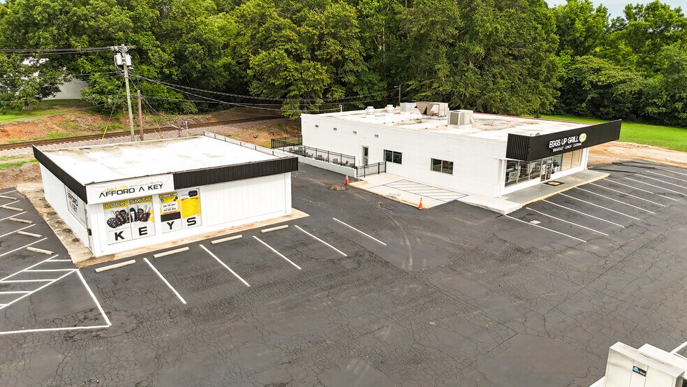 More Photos Of 114 Fleming St, Laurens Storefront For Lease
