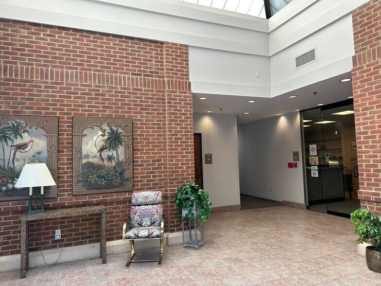 More Photos Of 1655 Wynne Rd, Cordova Office For Lease