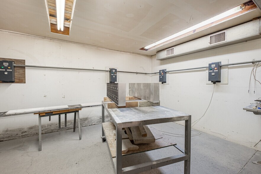 More Photos Of 330 N Front St, Ripley Flex For Sale