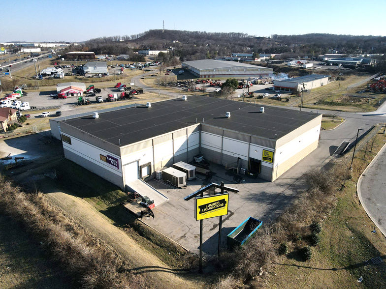 More Photos Of 131-133 Charter Pl, La Vergne Warehouse For Lease