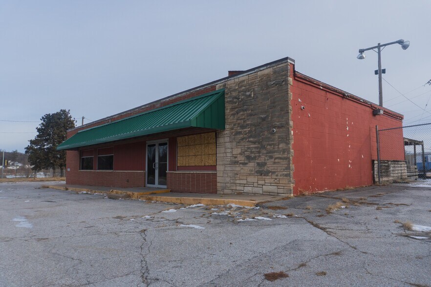 More Photos Of 8919 N 30th St, Omaha Storefront For Lease