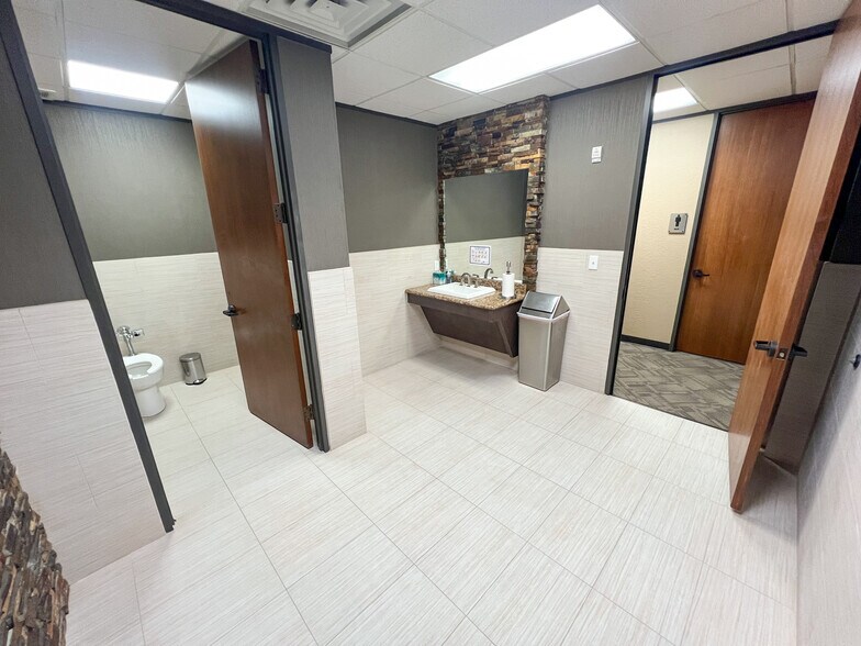 More Photos Of 3510 N A St, Midland Office For Lease