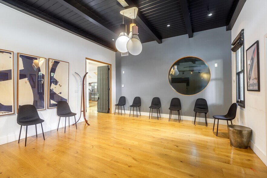 More Photos Of 1746 Abbot Kinney Blvd, Venice Loft Creative Space For Lease