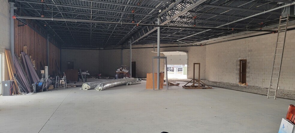 More Photos Of 100 Stadium Dr, Defiance Storefront For Lease