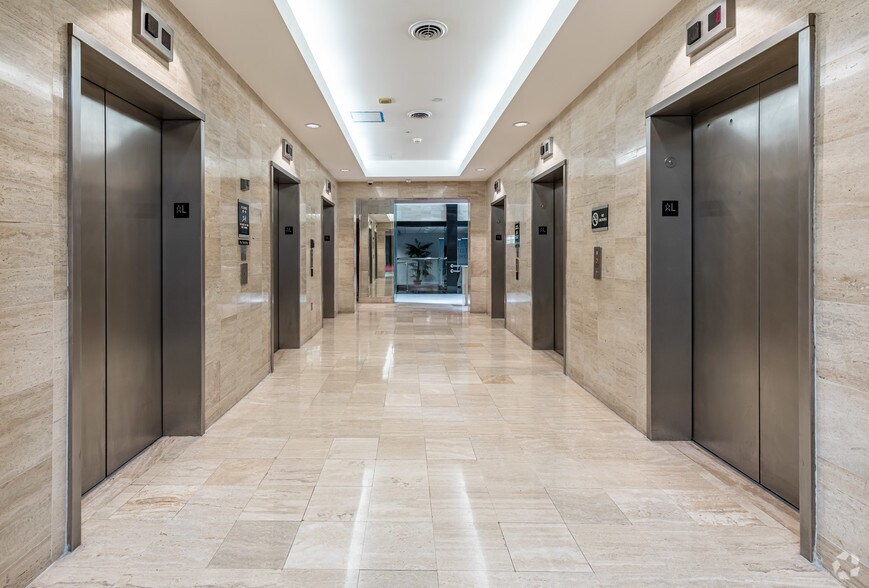 More Photos Of 1101 Brickell Ave, Miami Office For Sale