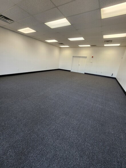 More Photos Of 2150 Kiowa Blvd N, Lake Havasu City Showroom For Lease
