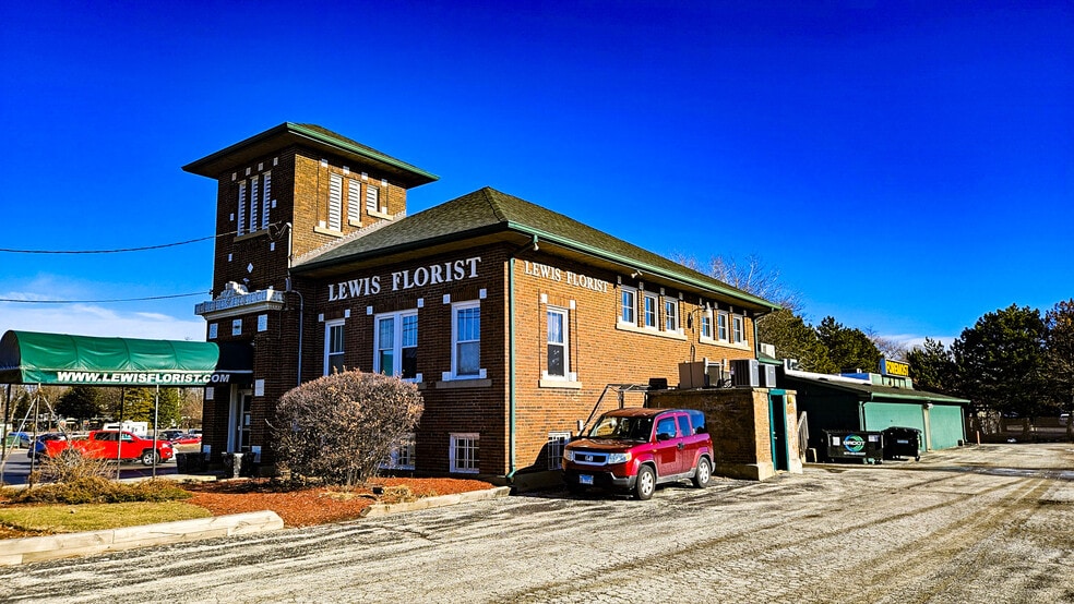 More Photos Of 147 S US Highway 45, Grayslake General Retail For Lease