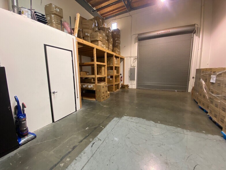 More Photos Of 18451 Collier St, Lake Elsinore Showroom For Lease
