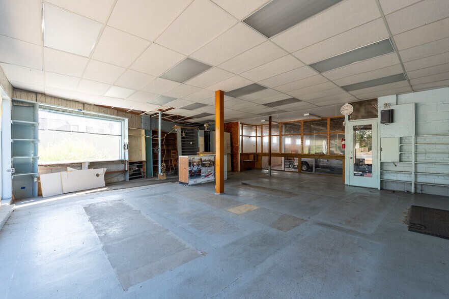 More Photos Of 1900 Kirkwood Hwy, Wilmington Freestanding For Lease