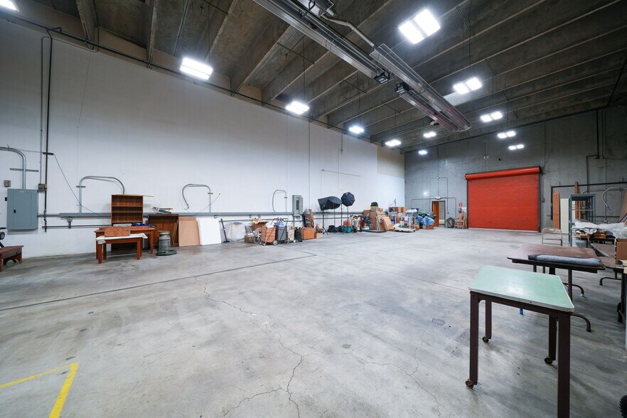More Photos Of 1555-1557 SE Crystal Lake Dr, Corvallis Warehouse For Lease