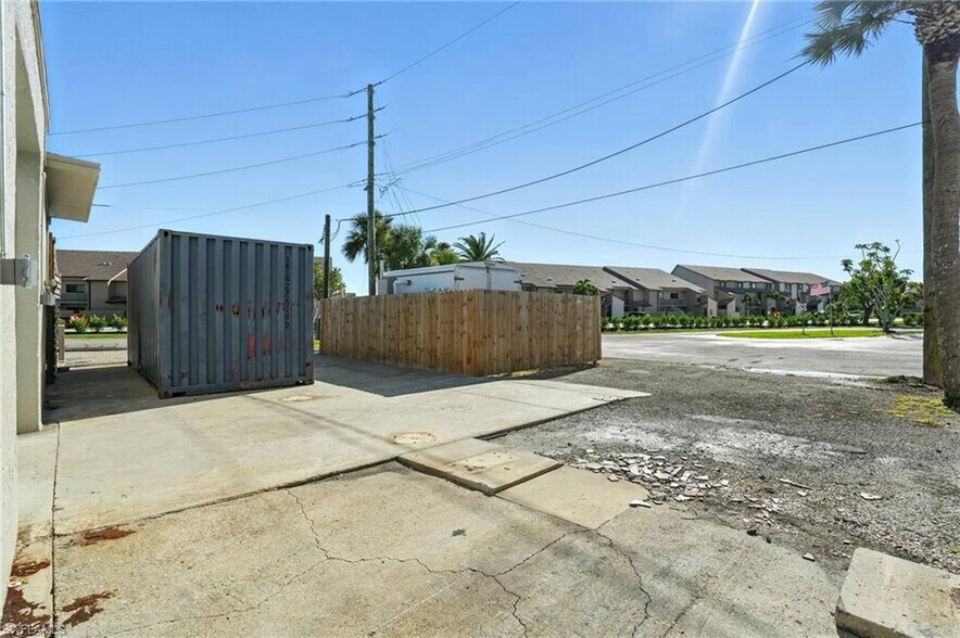 More Photos Of 19003 San Carlos Blvd, Fort Myers Service Station For Sale