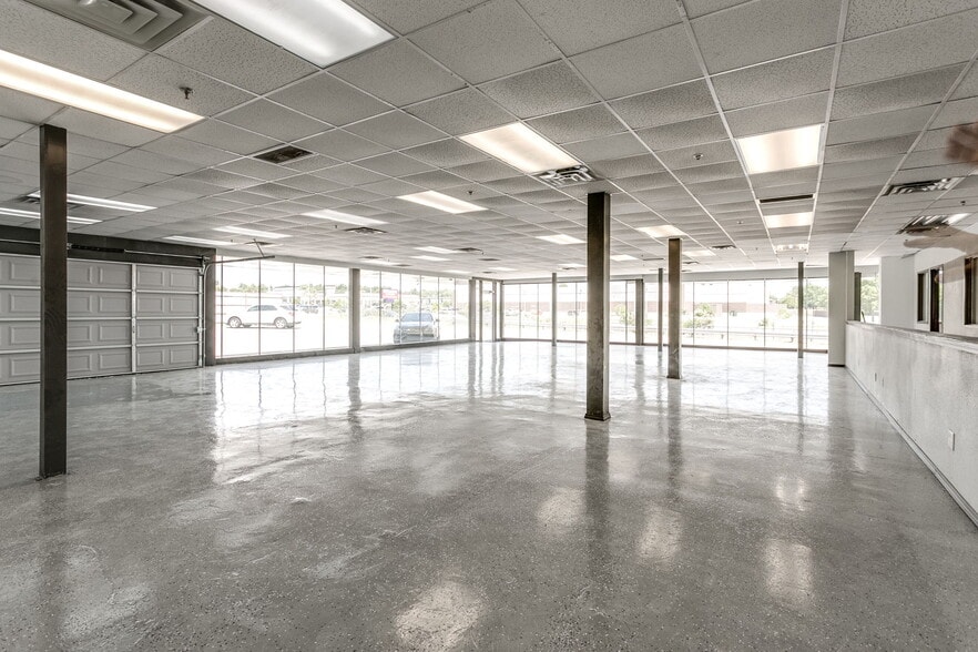 More Photos Of 3500 NW 39th St, Oklahoma City Office For Sale