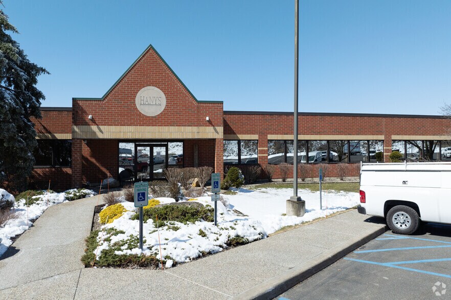 More Photos Of 1 Empire Dr, Rensselaer Office For Lease