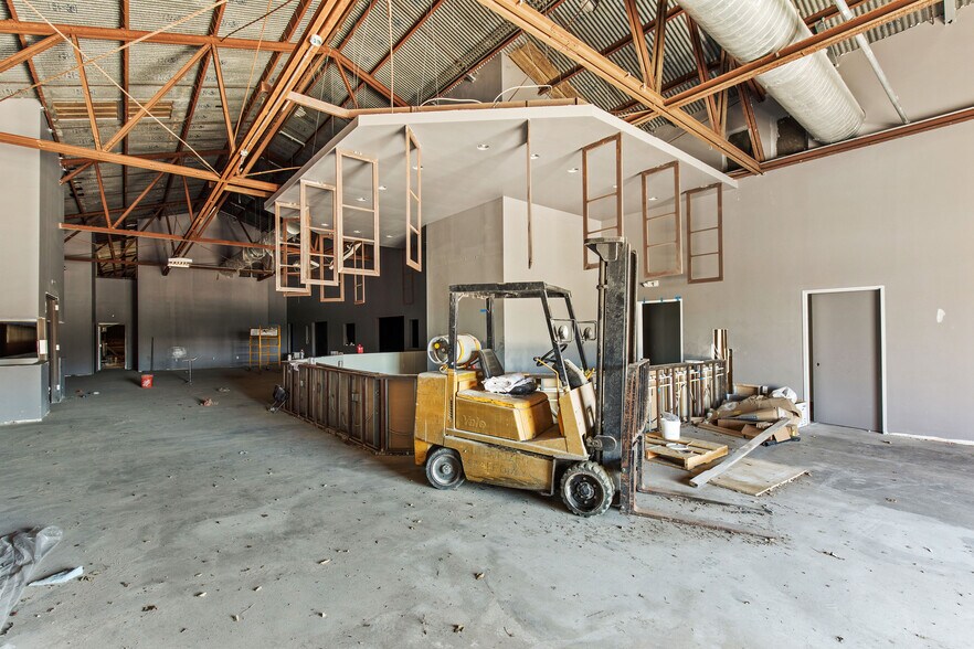 More Photos Of 3229 Navigation Blvd, Houston Warehouse For Sale